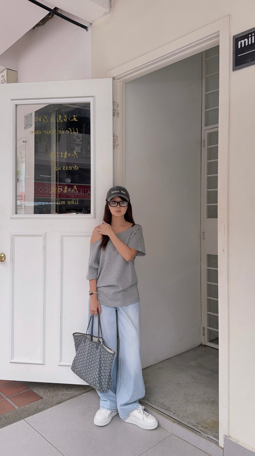 OFF-DUTY TEE