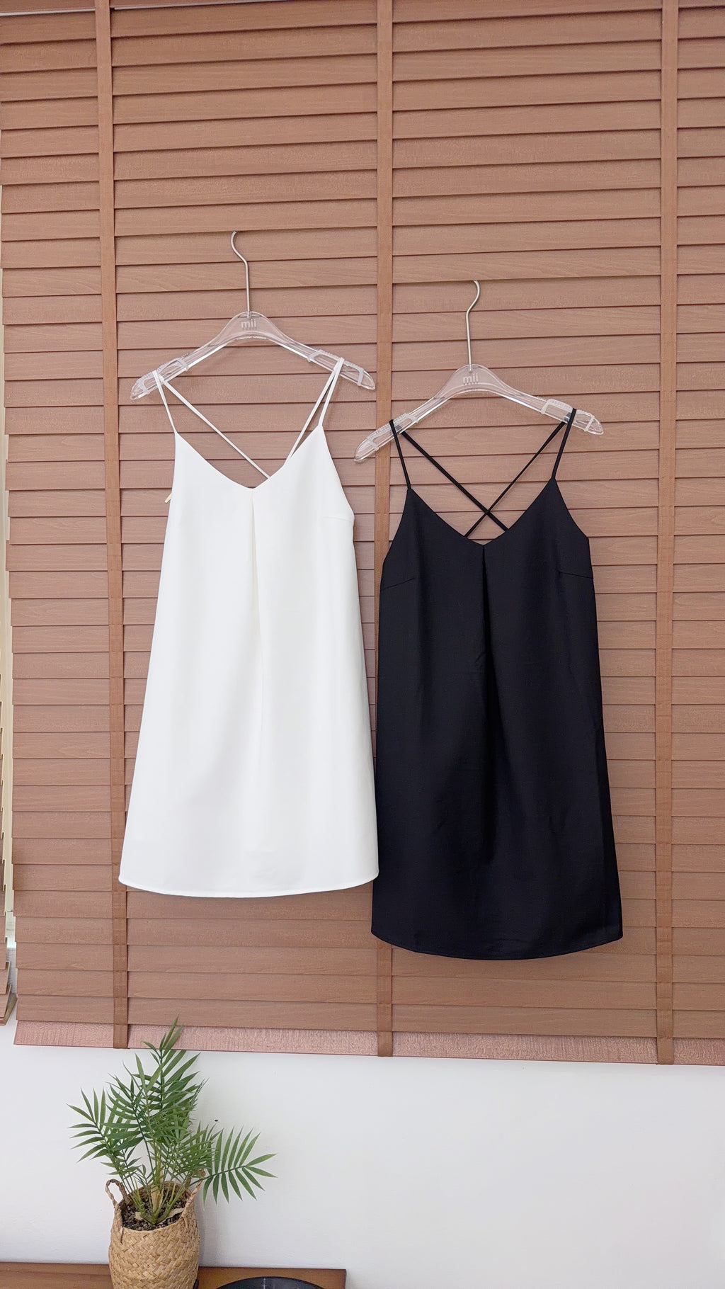 CLEAN FIT SLIP DRESS