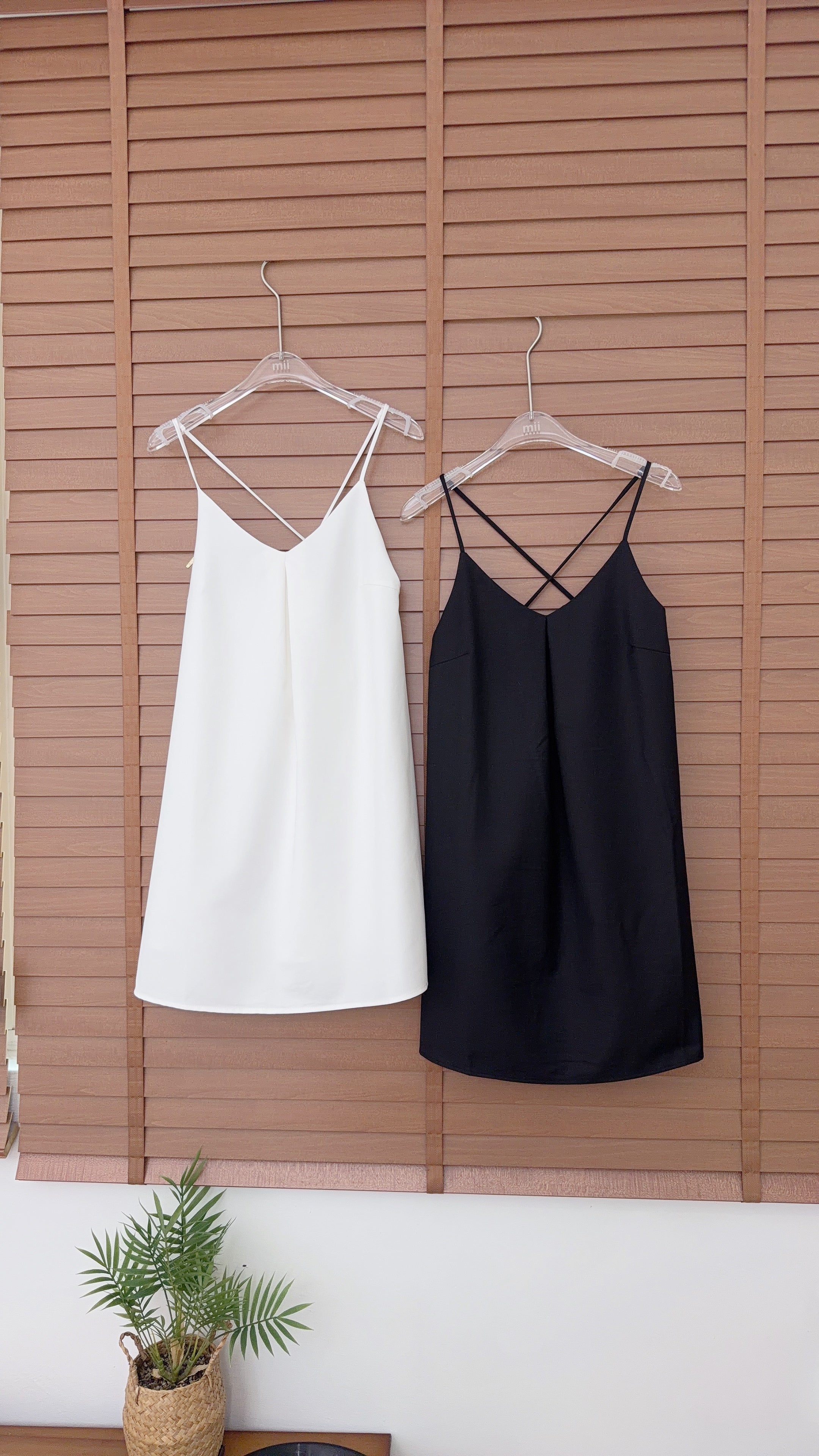 CLEAN FIT SLIP DRESS