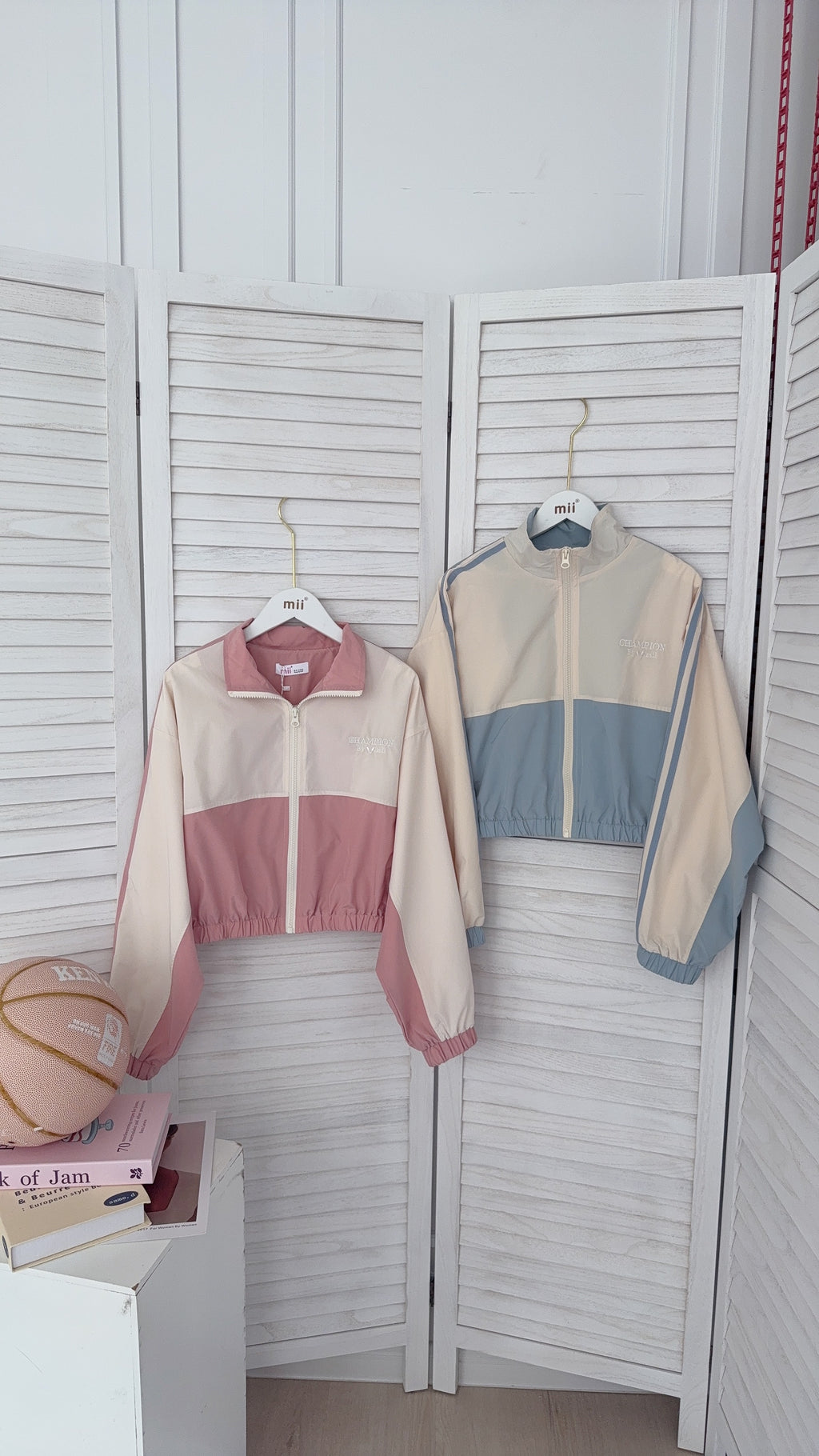 BOMBER JACKET