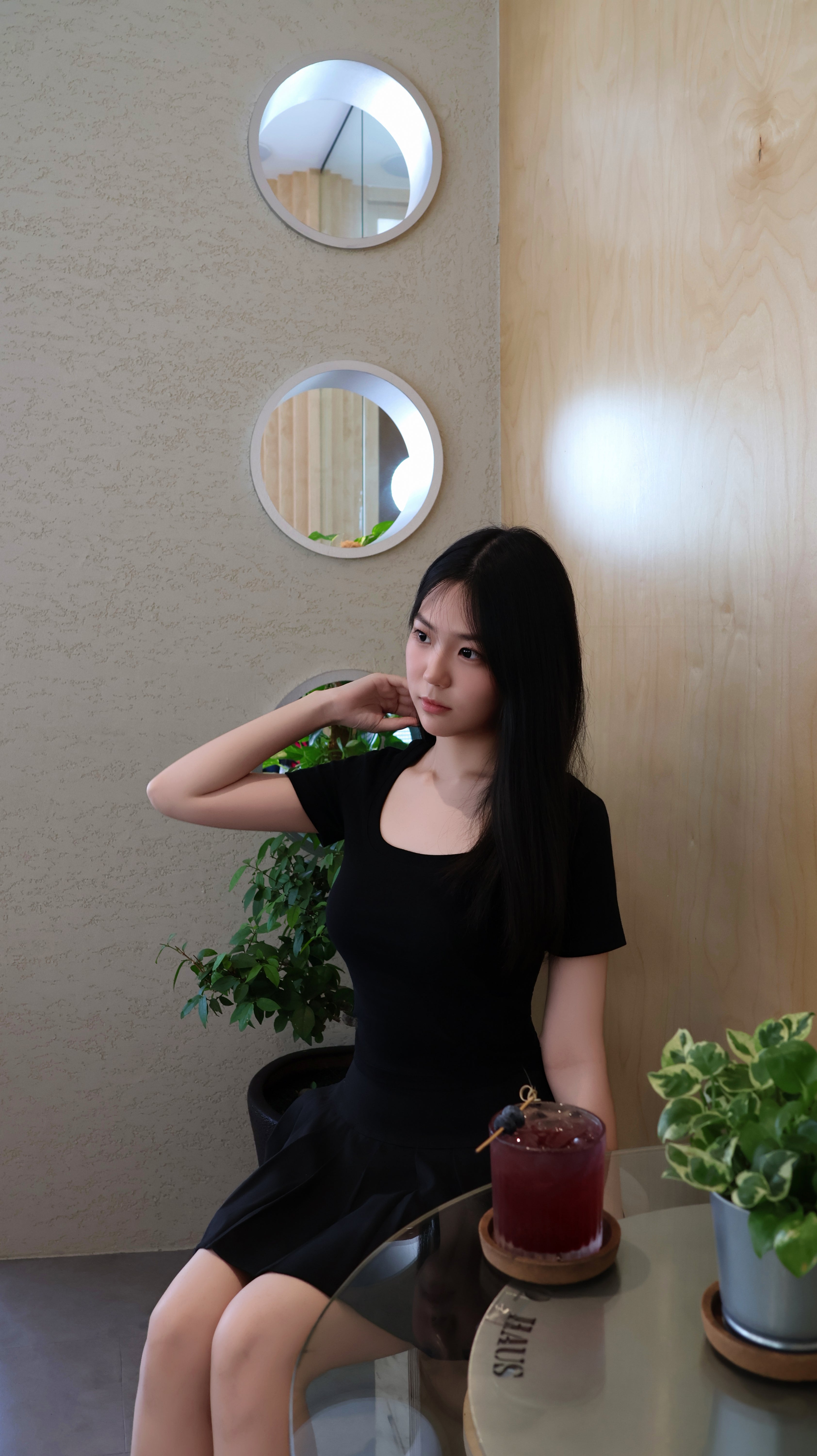 CONTOUR FIT SCOOP TEE