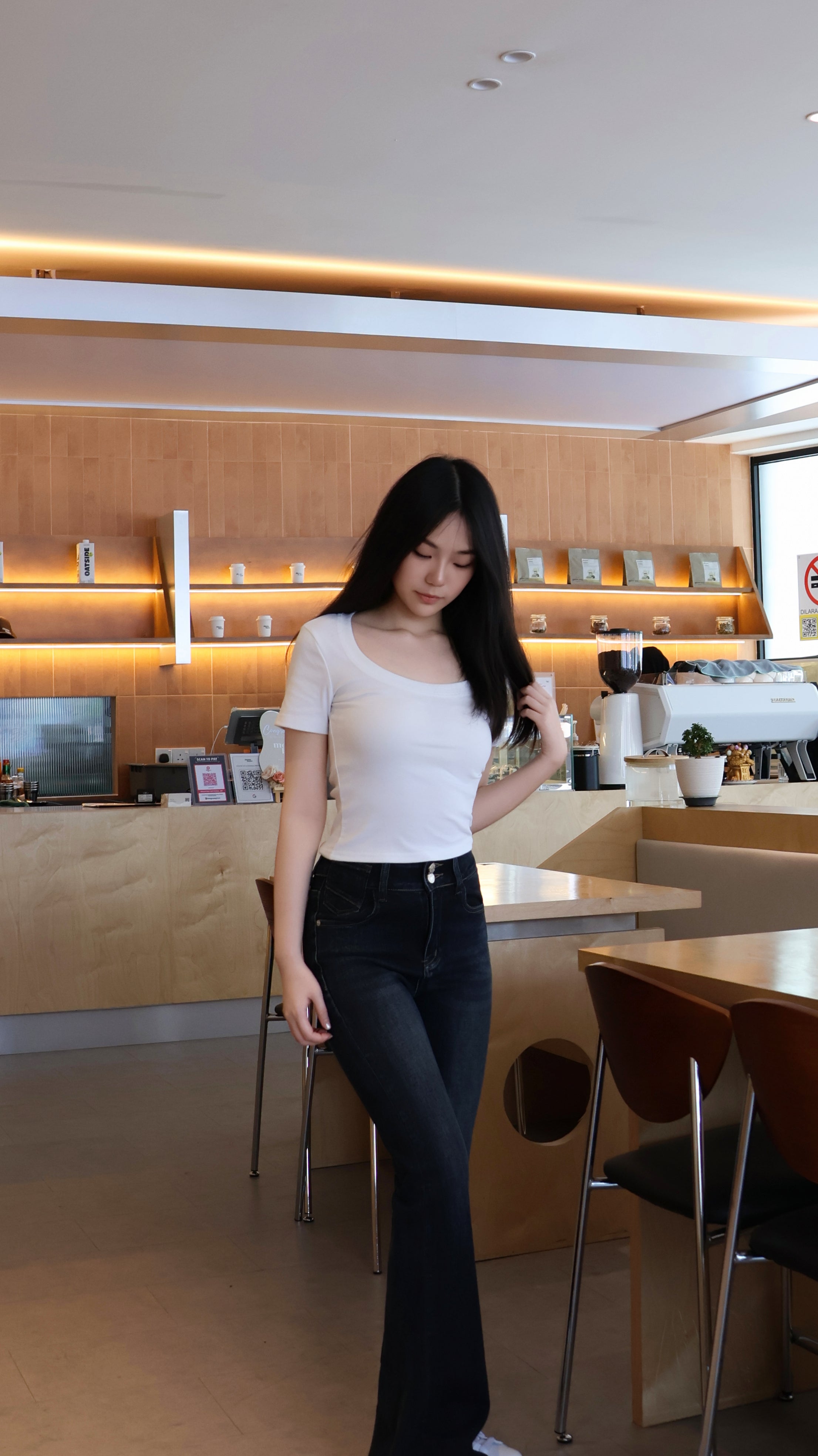 CONTOUR FIT SCOOP TEE