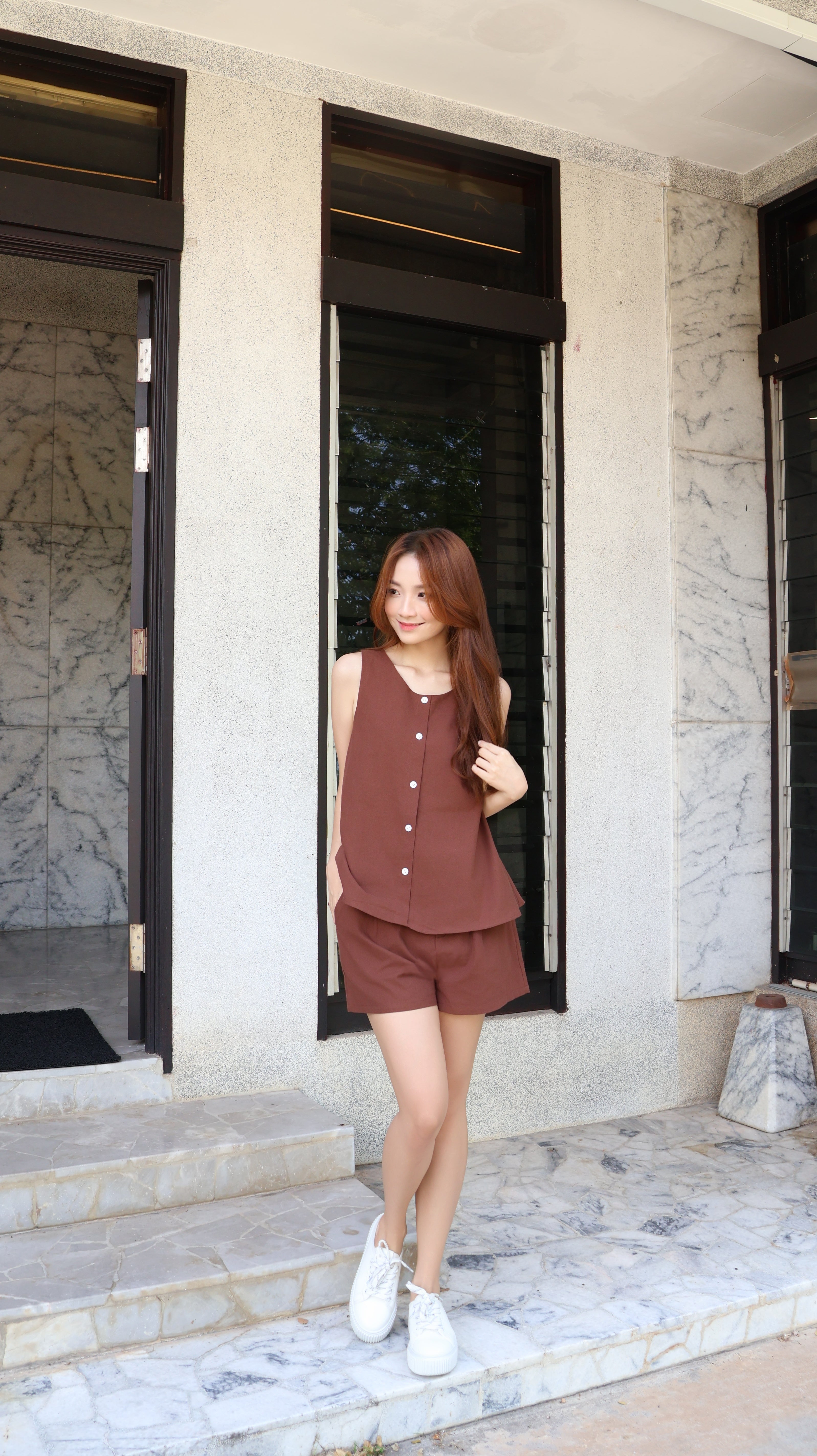 FLOWY SLEEVELESS TOP