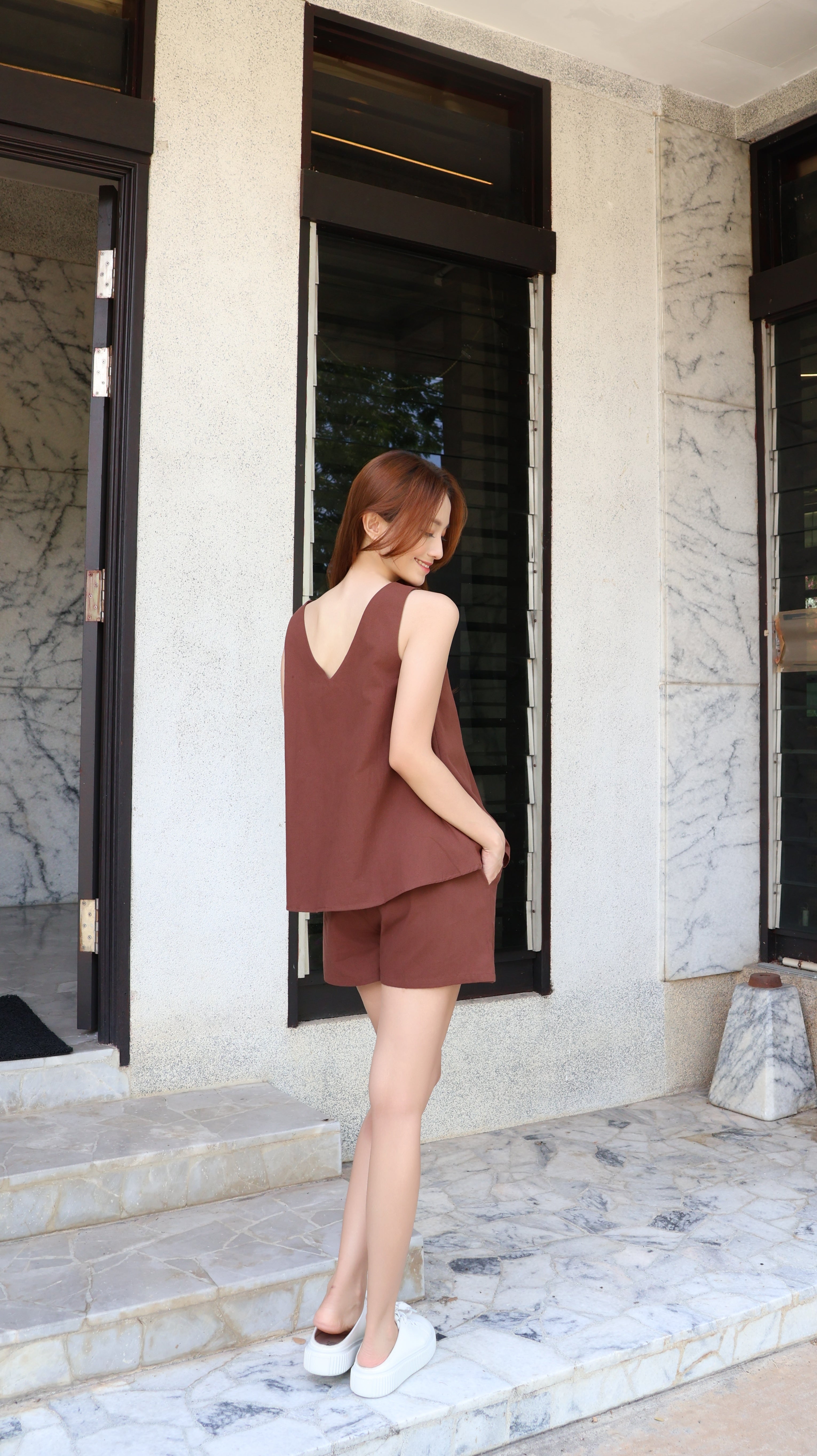FLOWY SLEEVELESS TOP