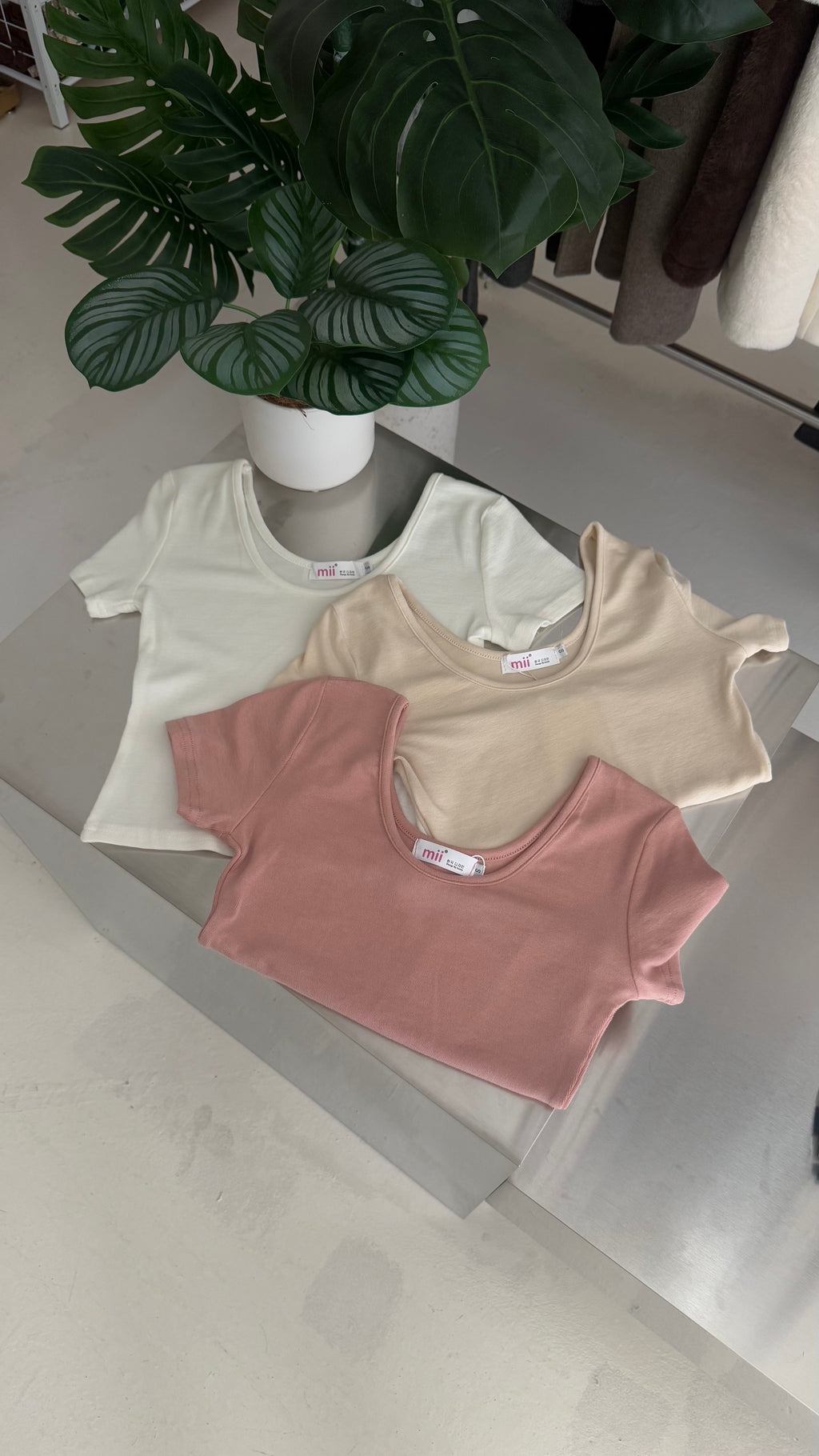U NECK CROP TEE