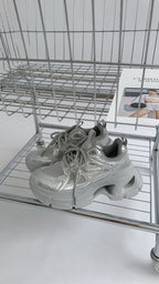 SNEAKER