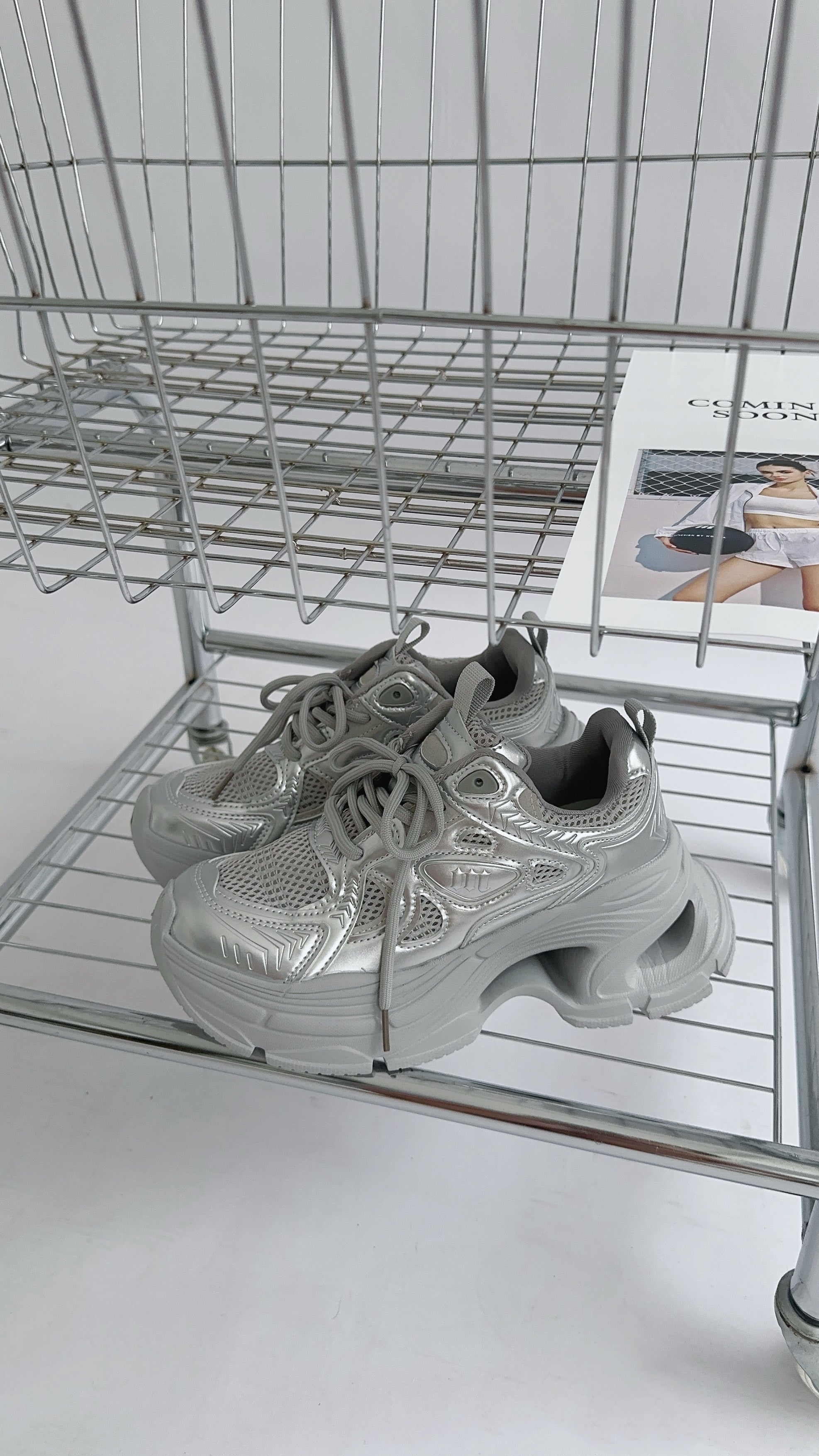 SNEAKER