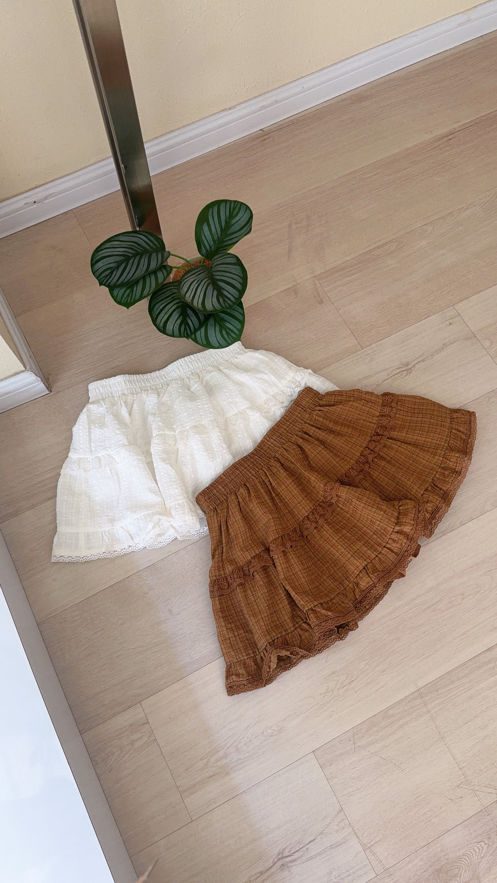 CARAMEL RUFFLE SKIRT