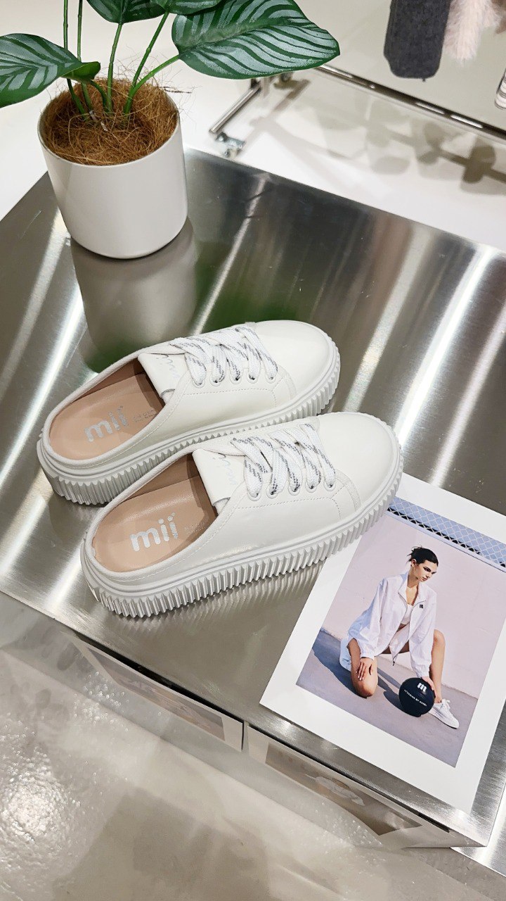 PURE MORE SLIP ON